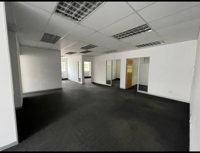 210M² OFFICE TO LET IN BRYANSTON